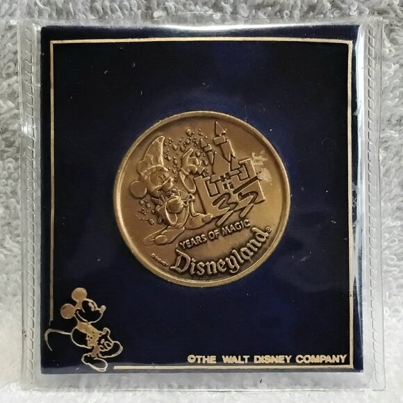 1990 Disneyland 35 Years of Magic Medallion!! - Picture 1 of 4